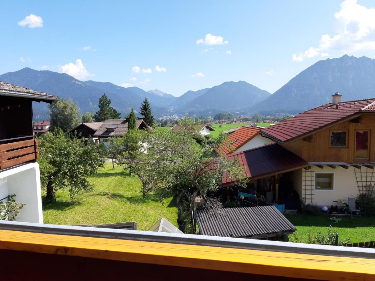 80 M2 Haushaelfte, 3 Zimmer, Parkplaetze, Bis 6 Pers Appartement Wängle Buitenkant foto