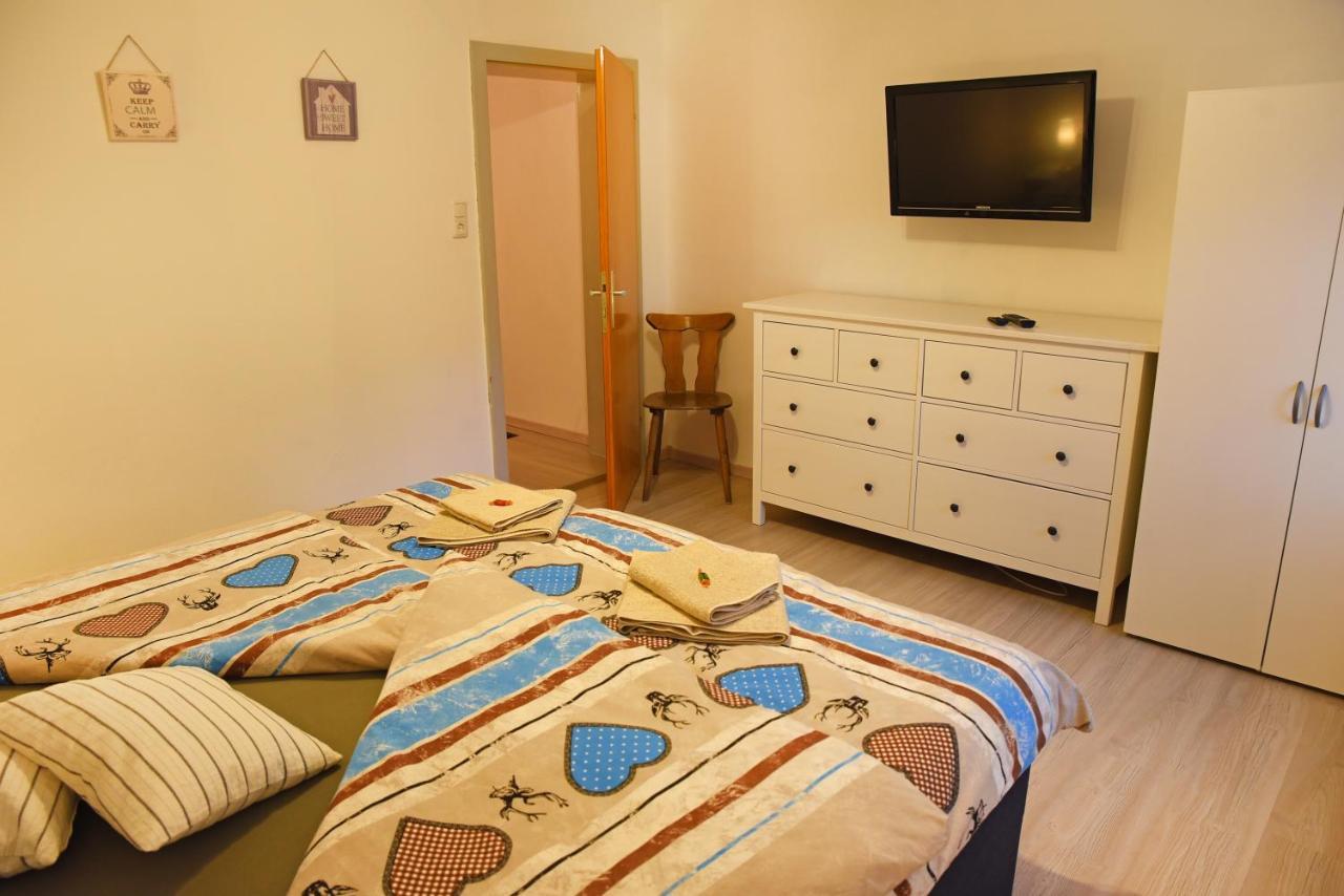 80 M2 Haushaelfte, 3 Zimmer, Parkplaetze, Bis 6 Pers Appartement Wängle Buitenkant foto