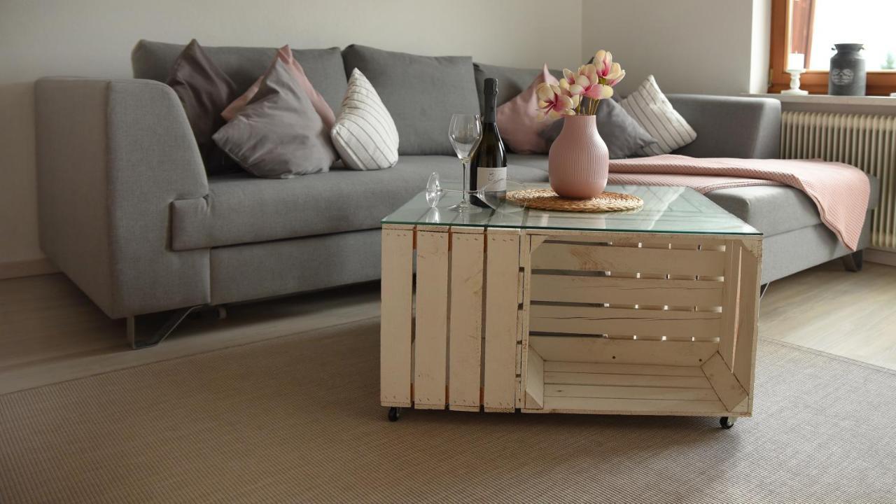 80 M2 Haushaelfte, 3 Zimmer, Parkplaetze, Bis 6 Pers Appartement Wängle Buitenkant foto