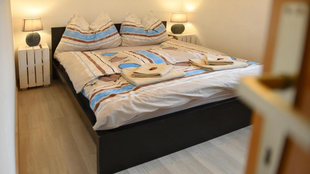 80 M2 Haushaelfte, 3 Zimmer, Parkplaetze, Bis 6 Pers Appartement Wängle Buitenkant foto