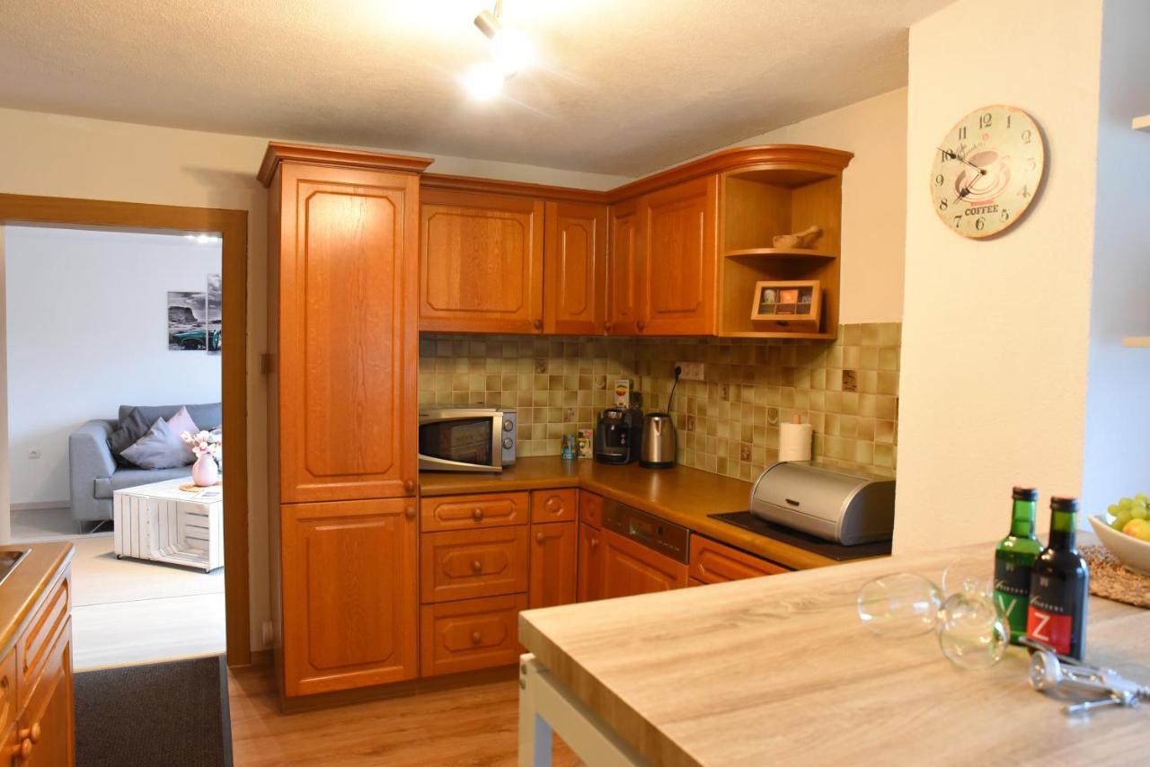 80 M2 Haushaelfte, 3 Zimmer, Parkplaetze, Bis 6 Pers Appartement Wängle Buitenkant foto